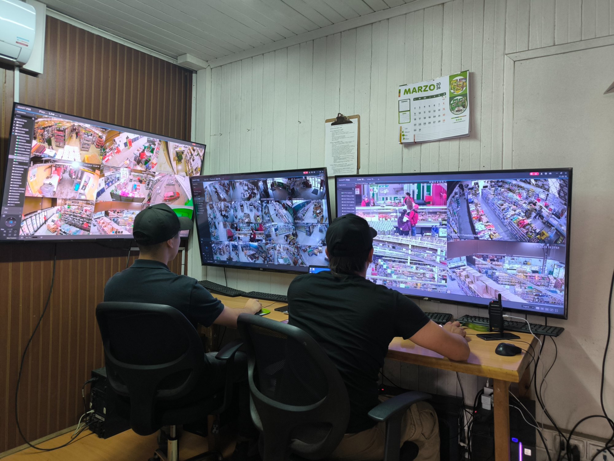 Central de Monitoreo CCTV SEGT – operadores vigilando múltiples sucursales